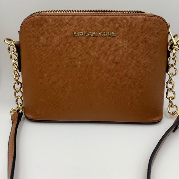 Michael Kors Handbags - Michael Kors Cindy Cross Body Bag